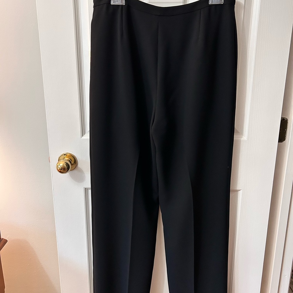 TAHARI women’s three piece suit in beige and black. - Picture 8 of 14